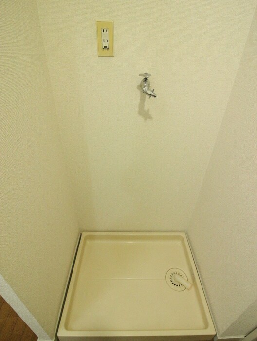 物件内観写真11　(洗濯機置場)