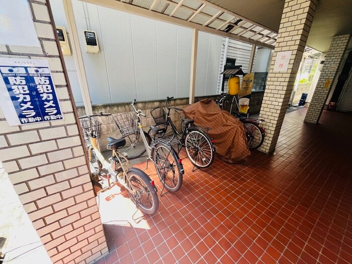 物件外観写真2　(駐輪場)