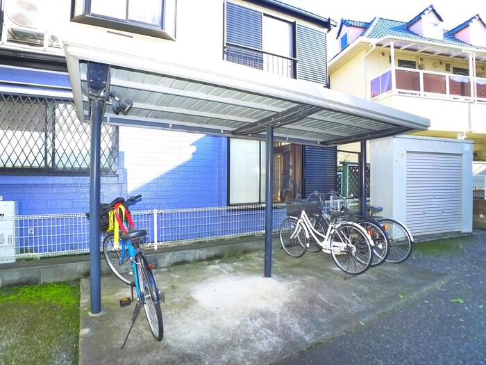 物件外観写真4　(駐輪場)