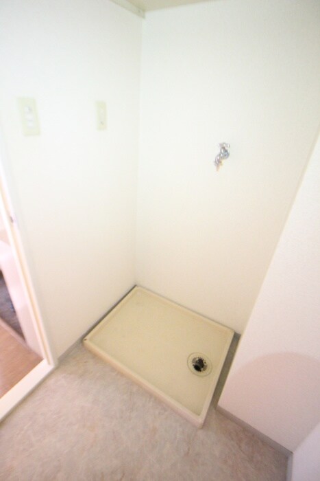 物件内観写真8　(洗濯機置場)