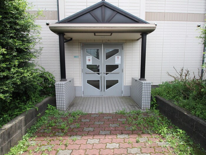 物件外観写真3　(エントランス部分)