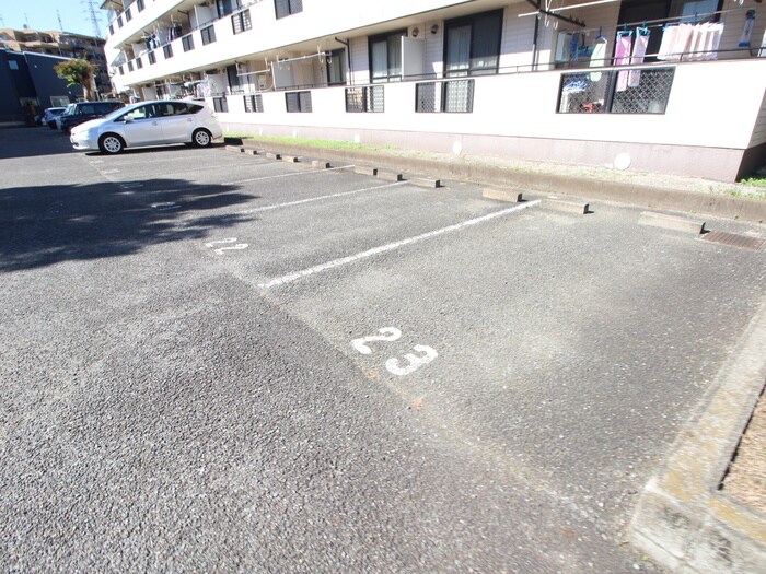 物件外観写真6　(駐車場)