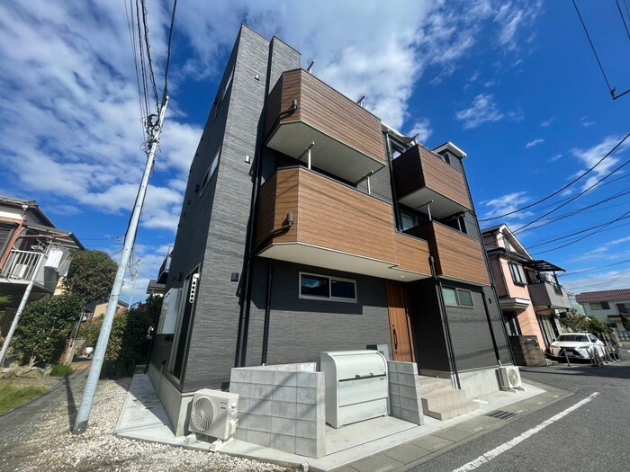 物件外観写真2　(エントランス部分)