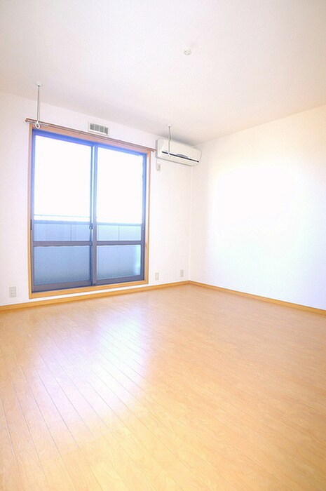 物件内観写真2　(室内からの展望)