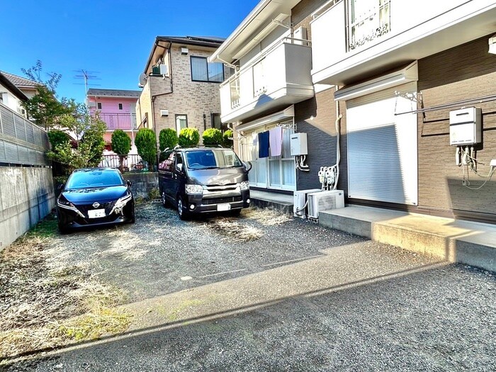 物件外観写真5　(駐車場)