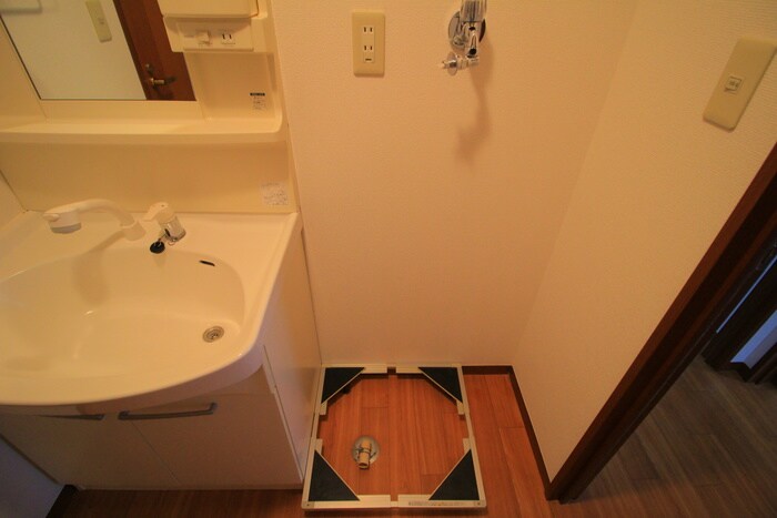 物件内観写真15　(洗濯機置場)