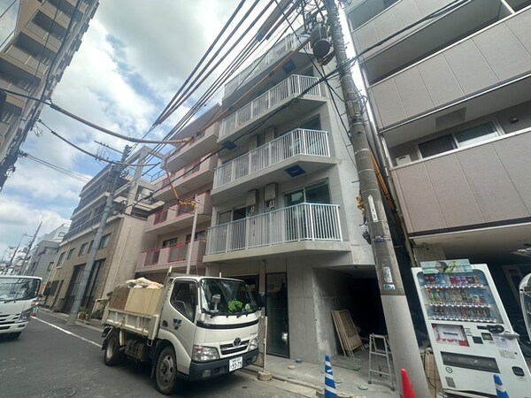 建築中