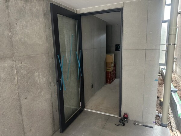 建築中