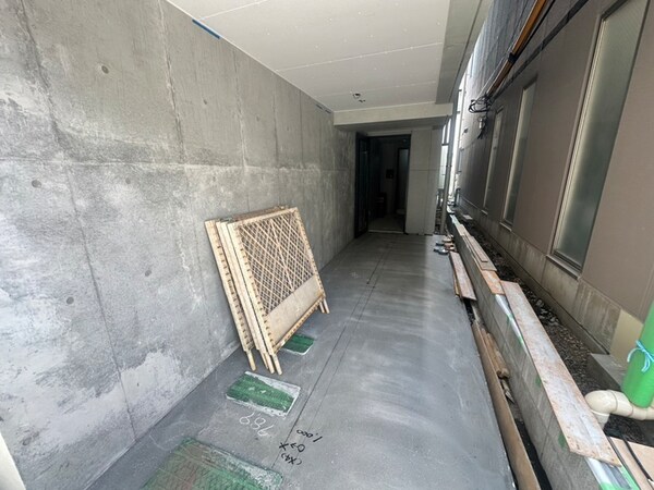 建築中