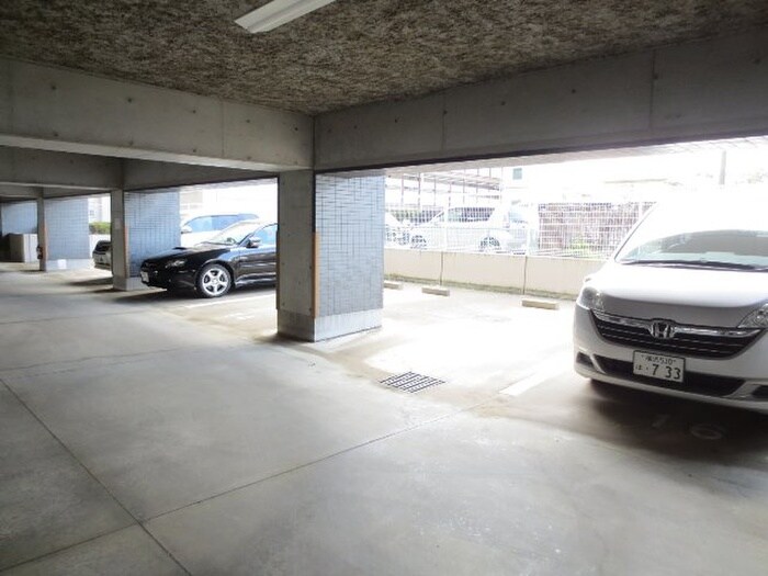 物件外観写真5　(駐車場)