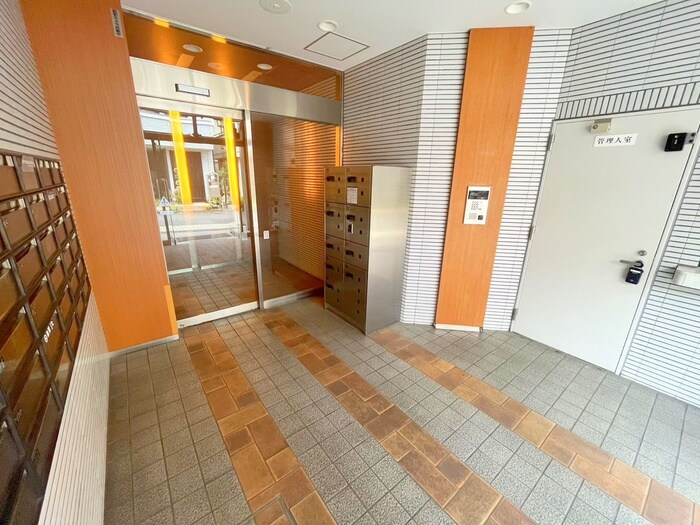 物件外観写真3　(エントランス部分)