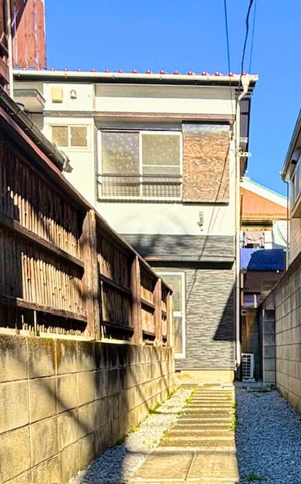 物件外観写真4　(エントランス部分)