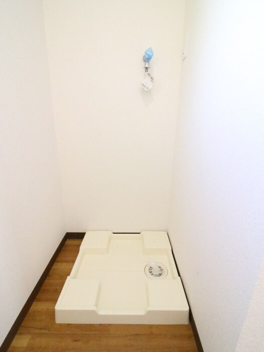 物件内観写真12　(洗濯機置場)