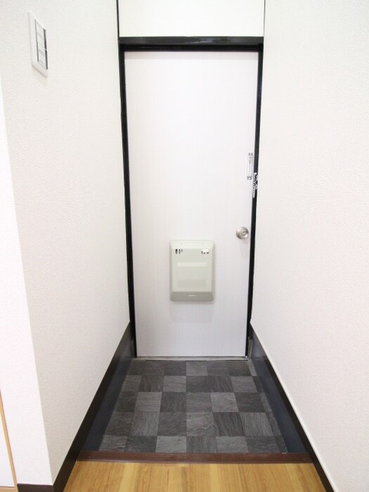 物件内観写真18　(玄関)
