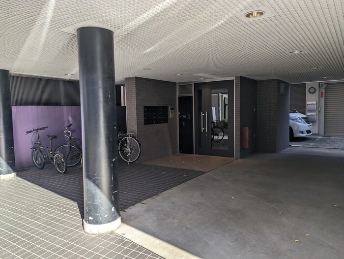 物件外観写真2　(エントランス部分)