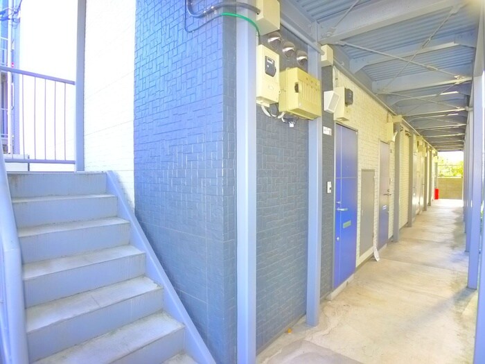 物件外観写真4　(エントランス部分)