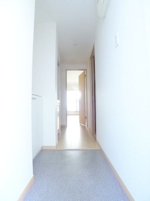 物件内観写真16　(玄関)