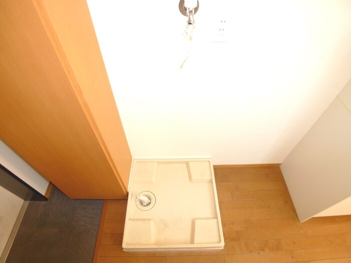 物件内観写真18　(洗濯機置場)