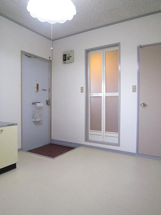 物件内観写真12　(玄関)