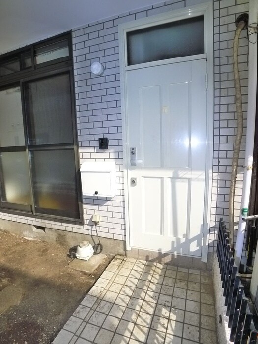 物件外観写真4　(エントランス部分)