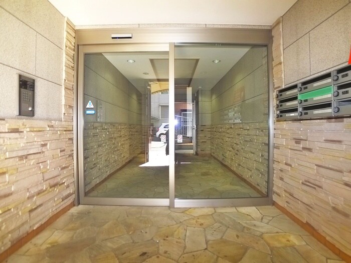 物件外観写真4　(エントランス部分)