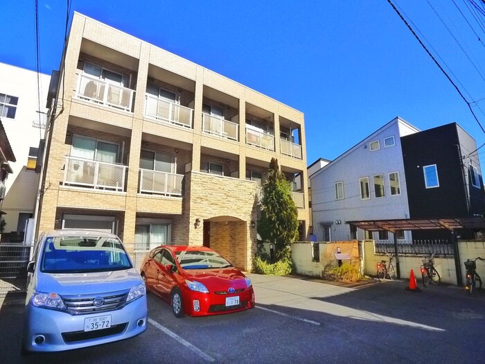 物件外観写真5　(駐車場)