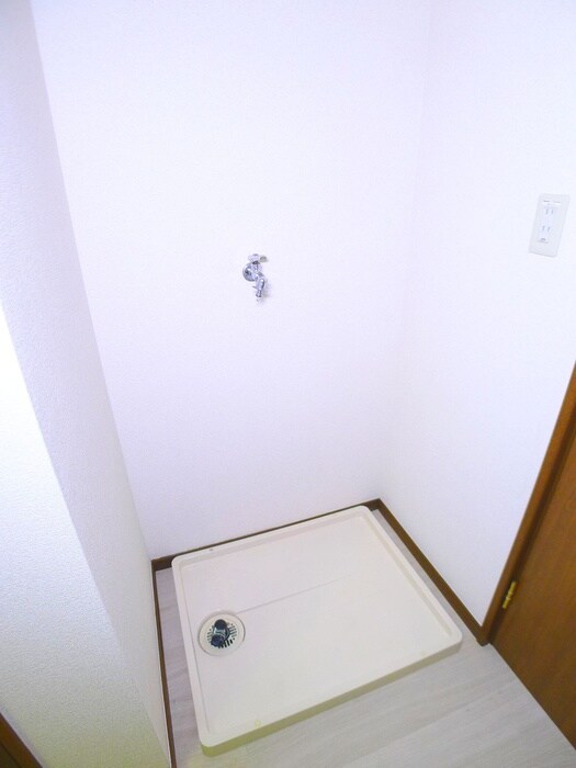 物件内観写真14　(洗濯機置場)