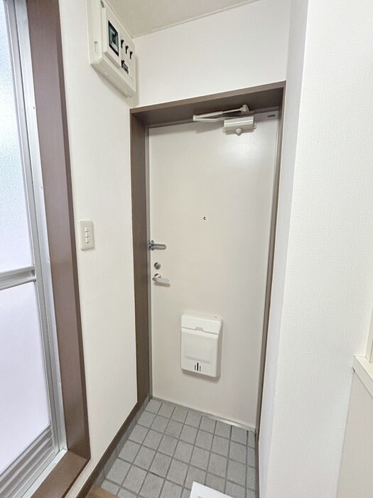 物件内観写真16　(玄関)