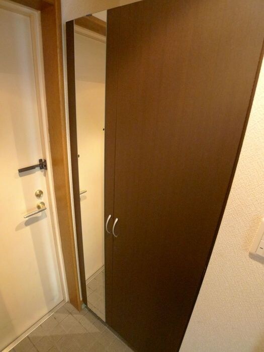 物件内観写真13　(玄関)