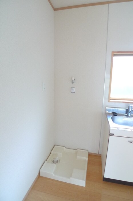 物件内観写真11　(洗濯機置場)