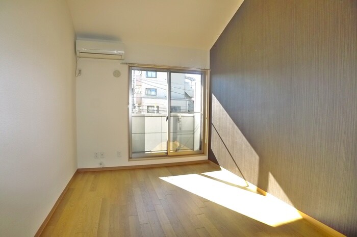 物件内観写真7　(室内からの展望)