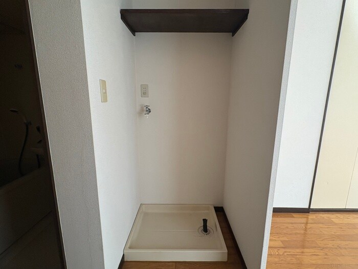 物件内観写真11　(洗濯機置場)