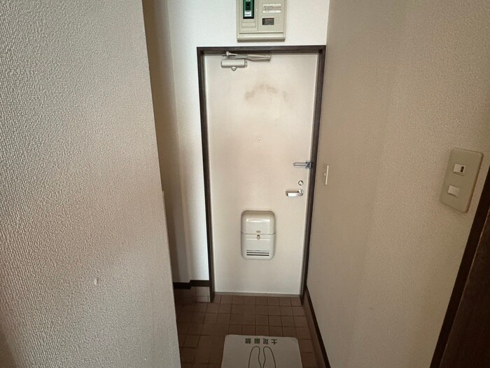 物件内観写真13　(玄関)