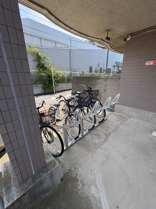 物件外観写真5　(駐輪場)