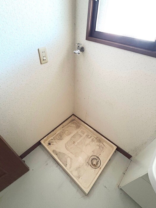 物件内観写真11　(洗濯機置場)