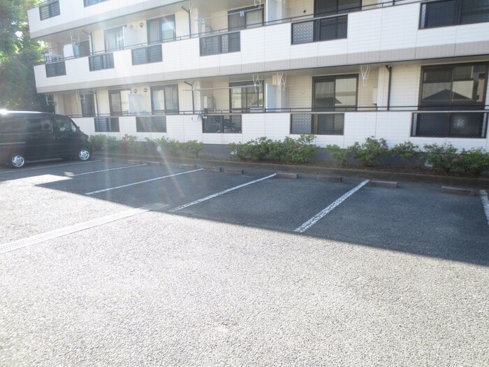 物件外観写真5　(駐車場)