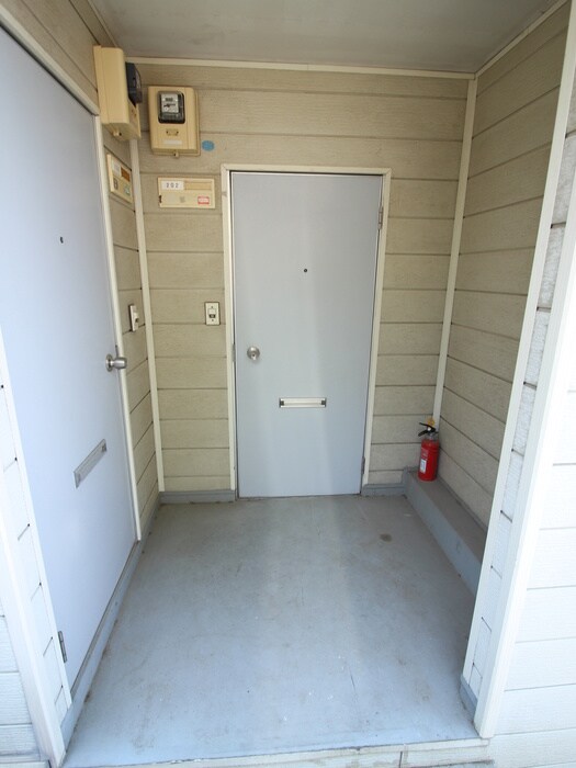 物件外観写真6　(エントランス部分)