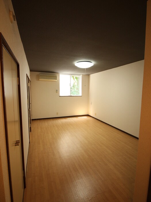 物件内観写真12　(居室)