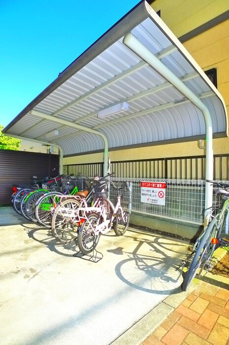 物件外観写真3　(駐輪場)