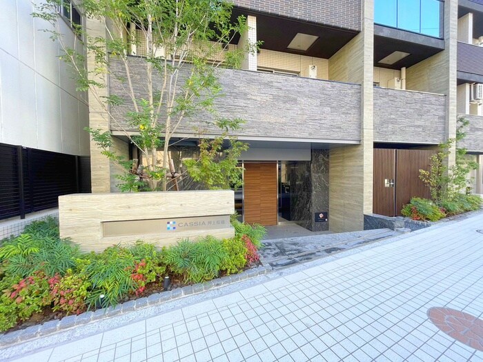 物件外観写真2　(エントランス部分)