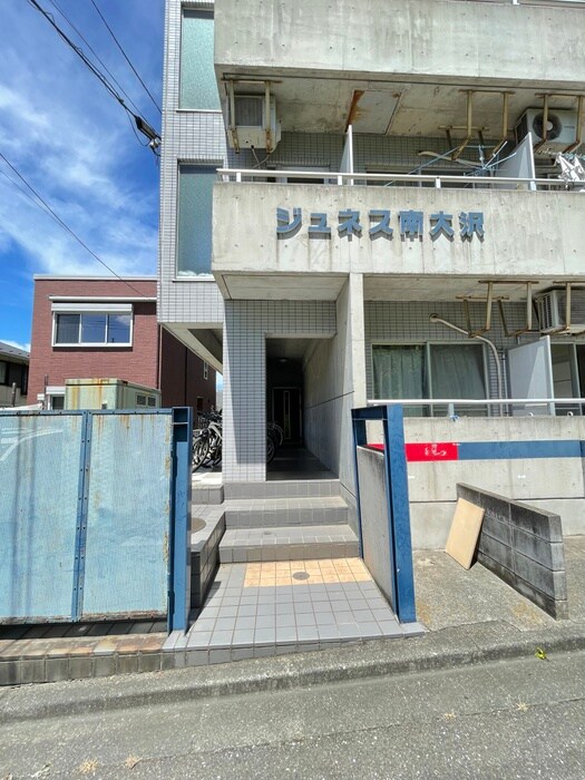 物件外観写真4　(エントランス部分)