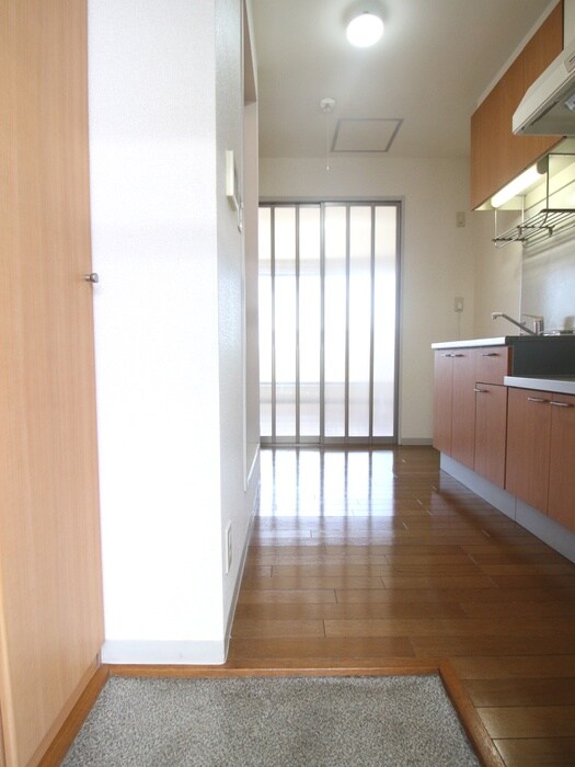 物件内観写真12　(玄関)