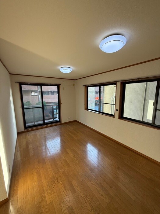 物件内観写真8　(室内からの展望)