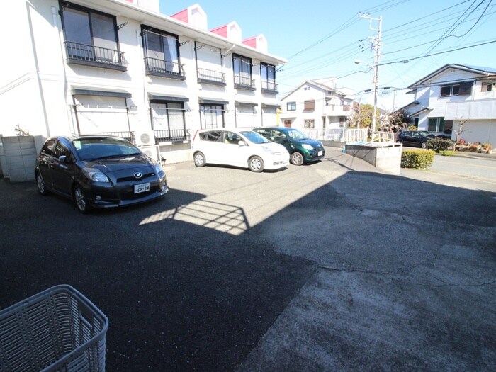 物件外観写真5　(駐車場)