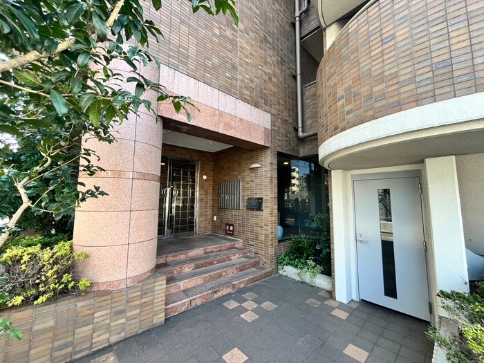 物件外観写真4　(エントランス部分)
