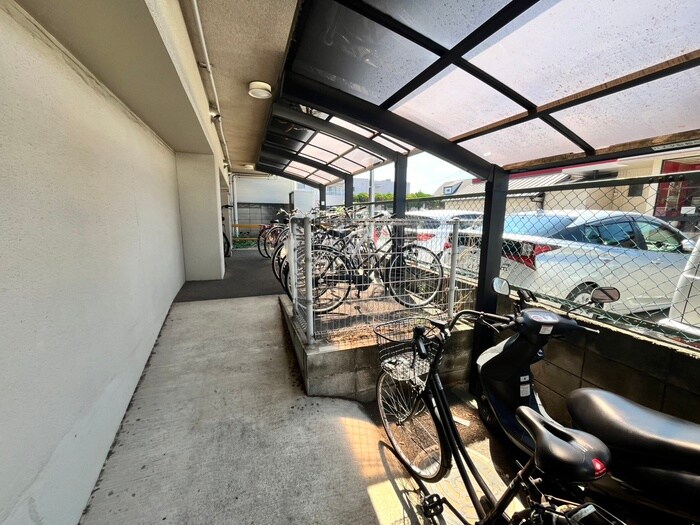 物件外観写真5　(駐輪場)
