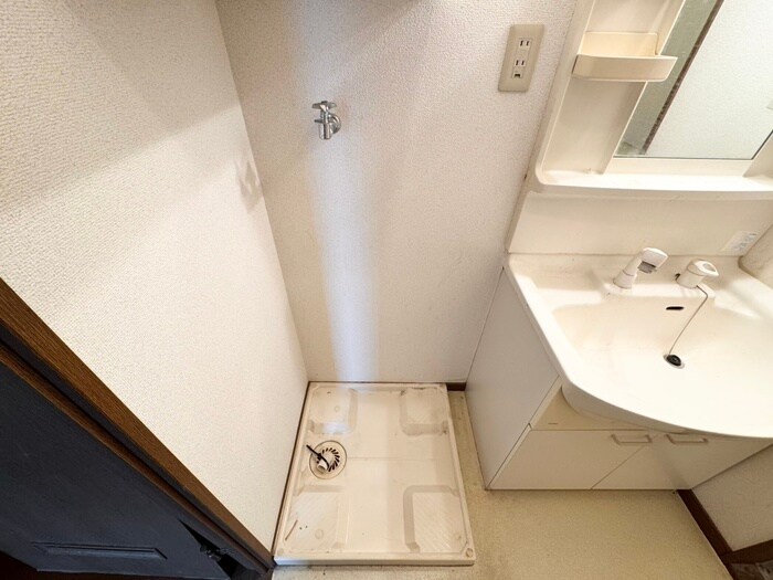 物件内観写真16　(洗濯機置場)