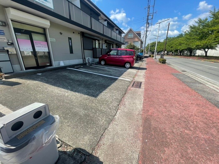 物件外観写真6　(駐車場)