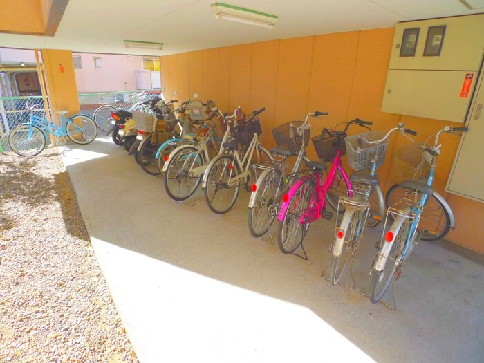 物件外観写真6　(エントランス部分)