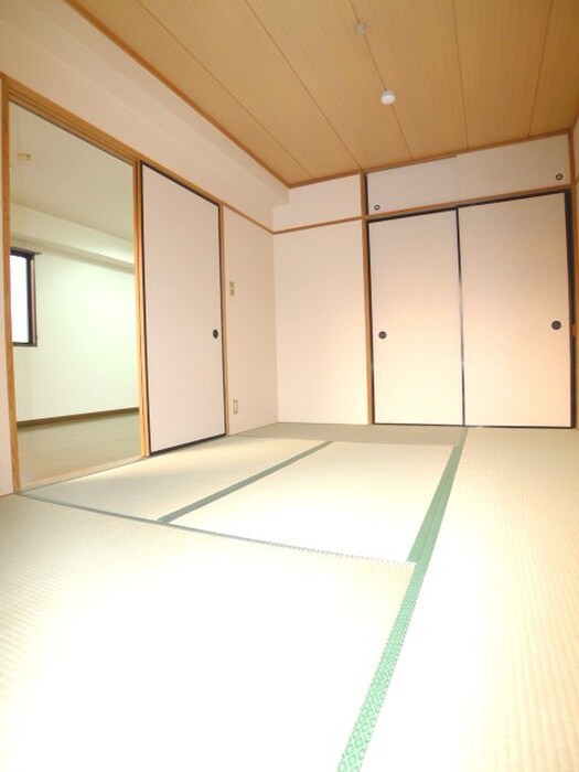 物件内観写真12　(収納)